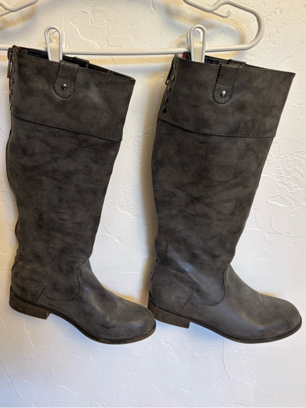Madden Girl Boots in Charcoal Black. Red Zipper. sz. 8